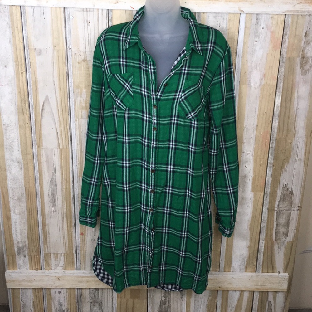 Medium long sleeved green plaid dress.